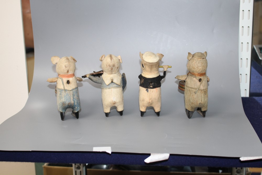 A set of four Schuco clockwork tinplate musical pigs, height 11cm